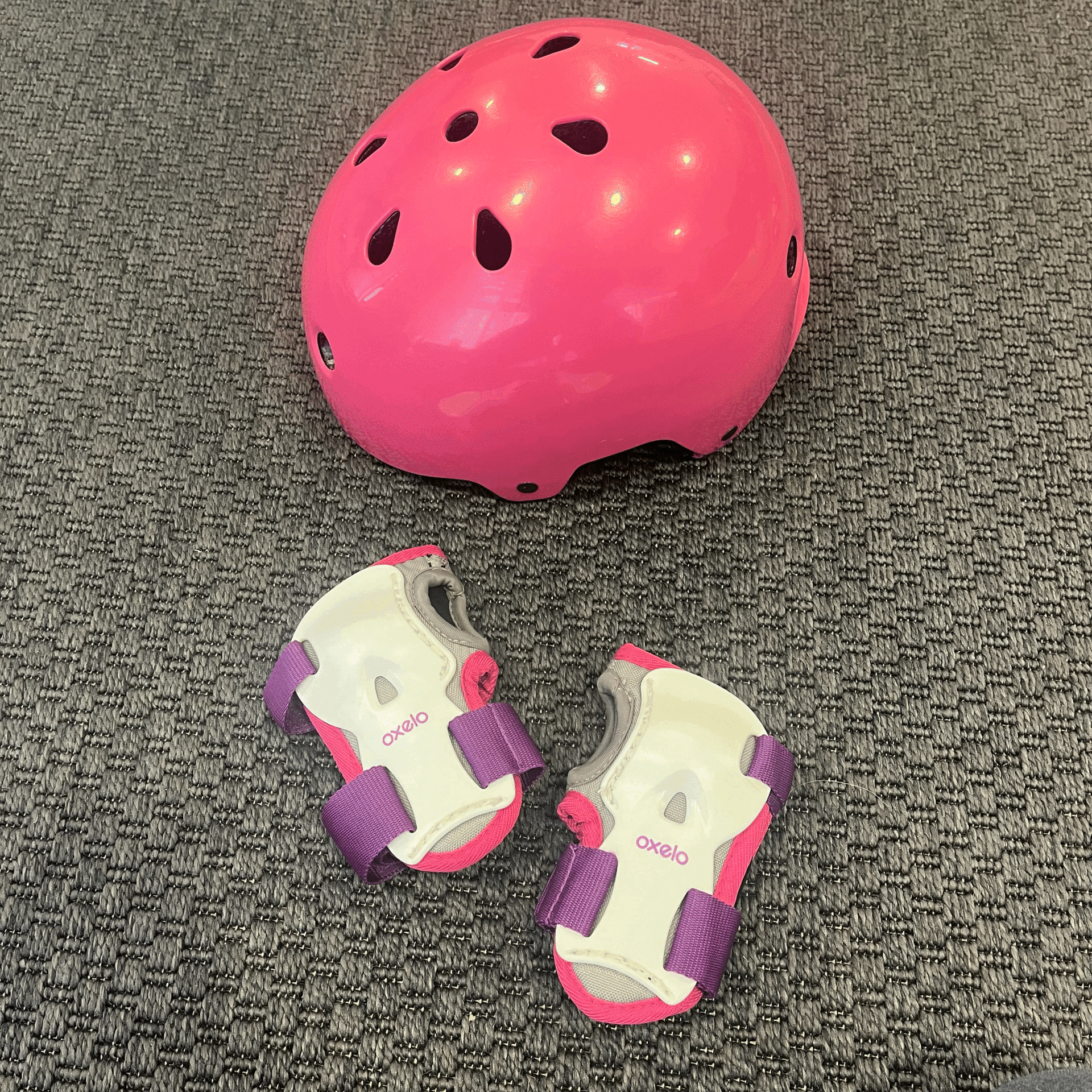 Oxelo Kask 50-54 cm ve Koruyucu. Eldivenleri oyuncak