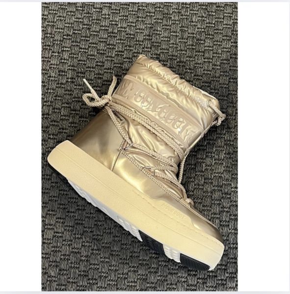 Moon Boot bar yepyeni, hiç kullanılmamış. 35 numara kayak