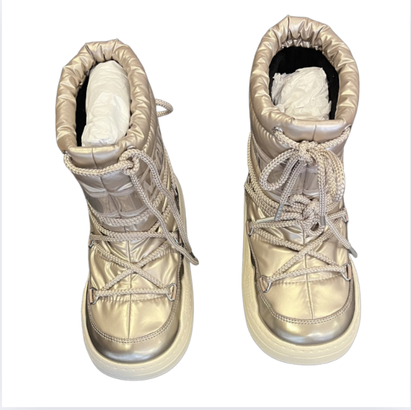 Moon Boot bar yepyeni, hiç kullanılmamış. 35 numara kayak