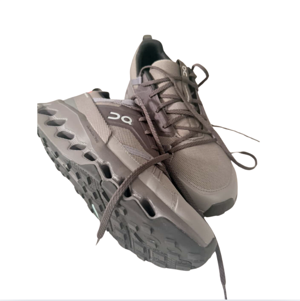 ON Ayakkabılar hiç kullanılmamış.38 numara ama dar kalıp 37 gibi