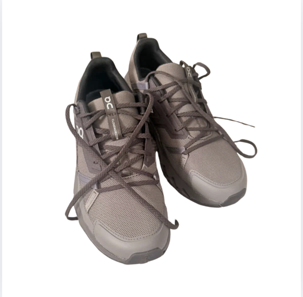 ON Ayakkabılar hiç kullanılmamış.38 numara ama dar kalıp 37 gibi