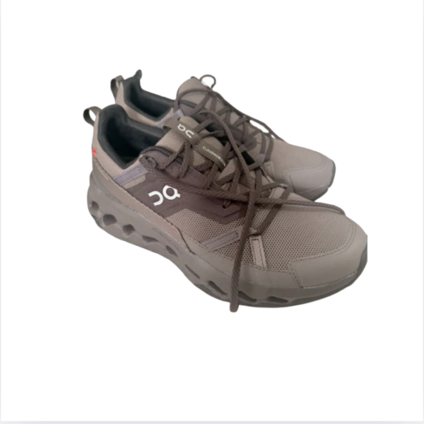 ON Ayakkabılar hiç kullanılmamış.38 numara ama dar kalıp 37 gibi