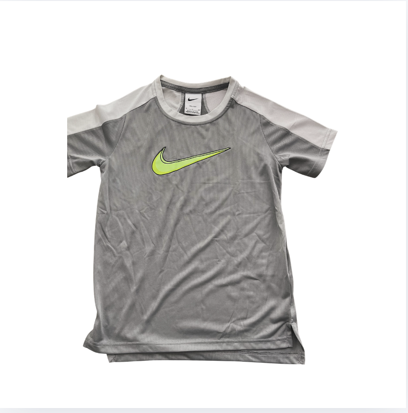 Nike Gri Beyaz Dry Fit Tshirt 8 10 yaş