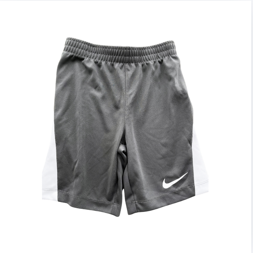 Nike Gri Beyaz Dry Fit şort S beden 8 10 yaş