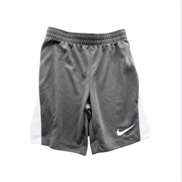 Nike Gri Beyaz Dry Fit şort S beden 8 10 yaş