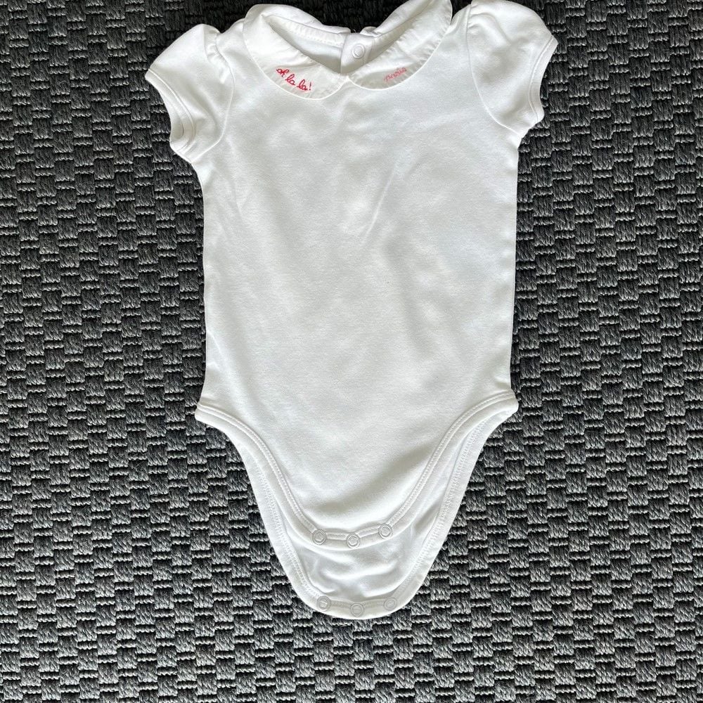Jacadi Beyaz Yakası Yazılı Body 3 ay