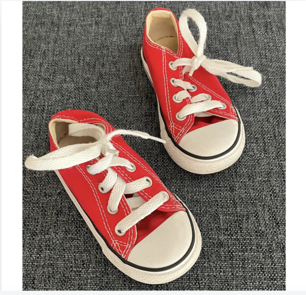 Kırmızı Converse ayakkabılar 22 numara yılbaşı