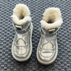 Gümüş Rengi Ugg Botlar 28 numara
