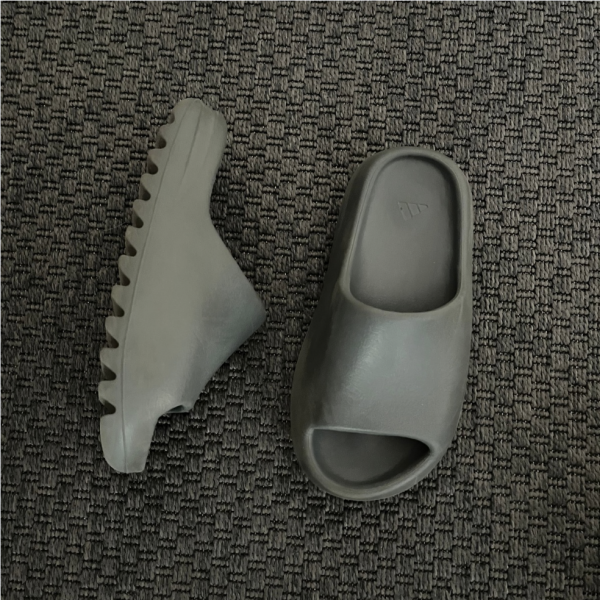 Adidas Yeezy terlikler