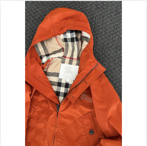 Burberry yepyeni yağmurluk/ rüzgarlık 8 yaş