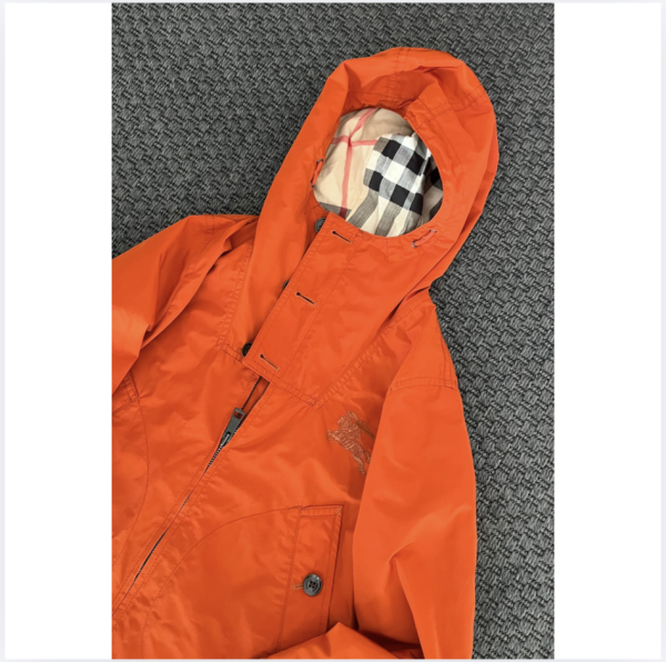 Burberry yepyeni yağmurluk/ rüzgarlık 8 yaş
